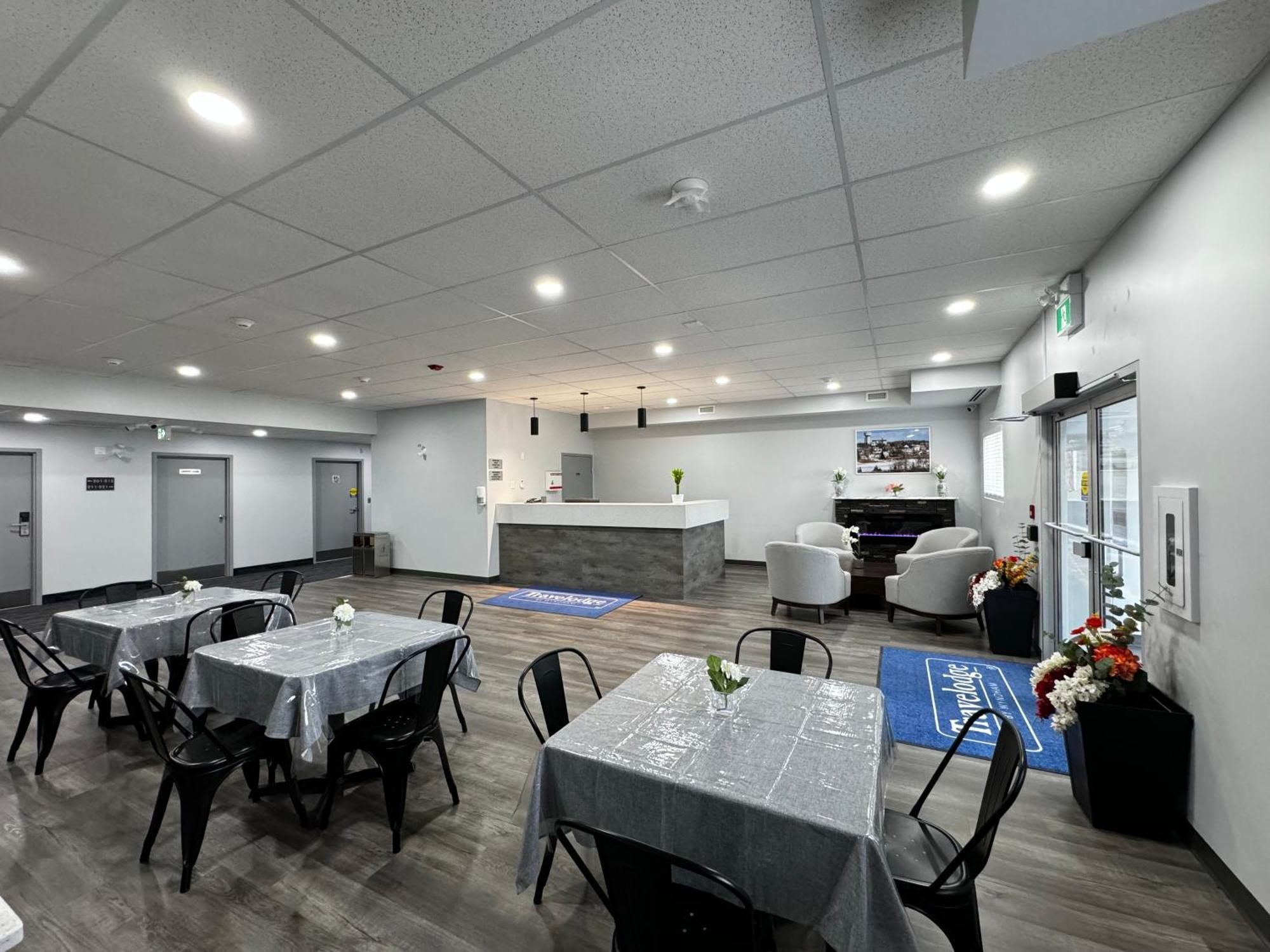 Travelodge By Wyndham Cochrane Eksteriør bilde