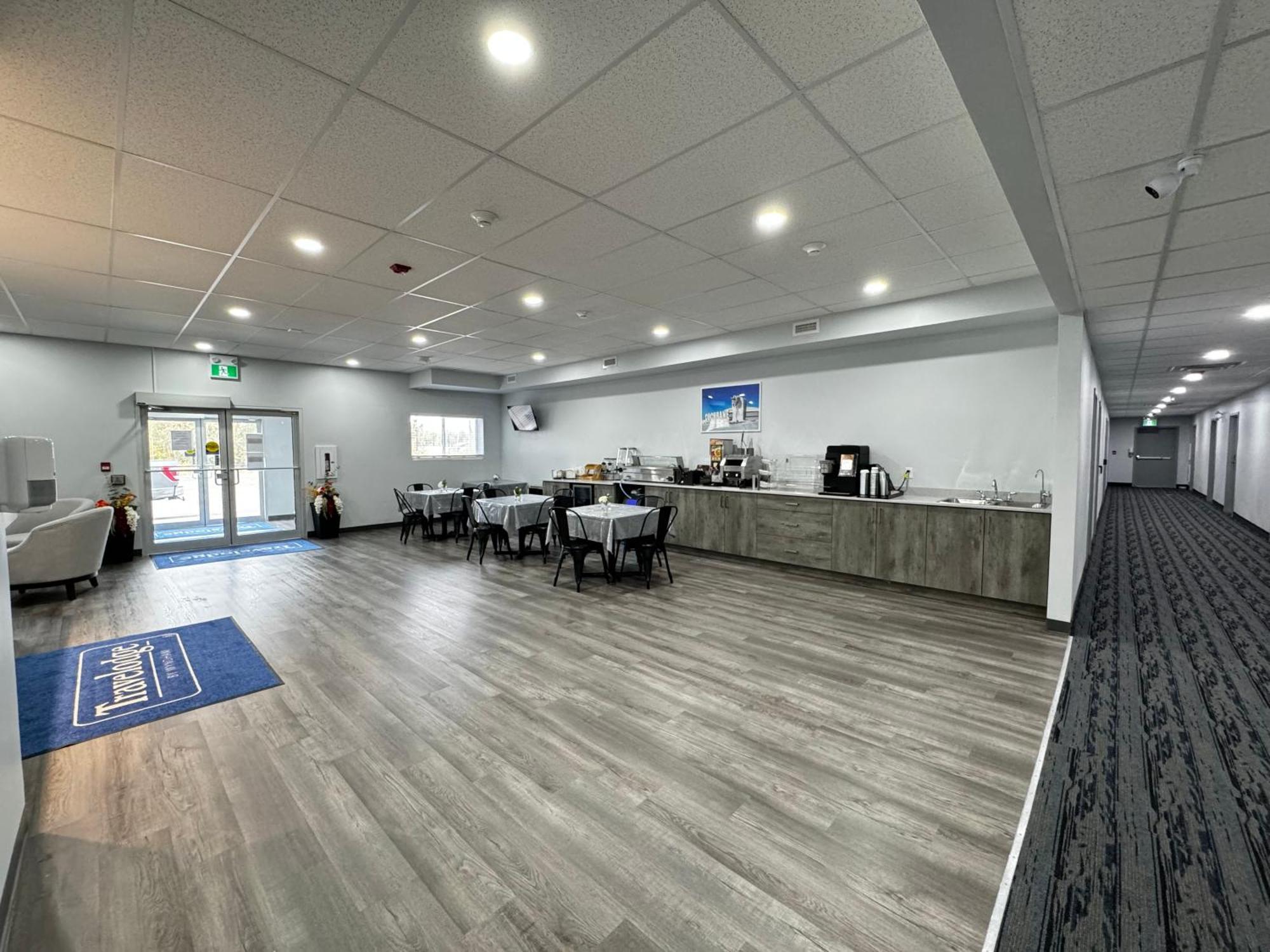 Travelodge By Wyndham Cochrane Eksteriør bilde