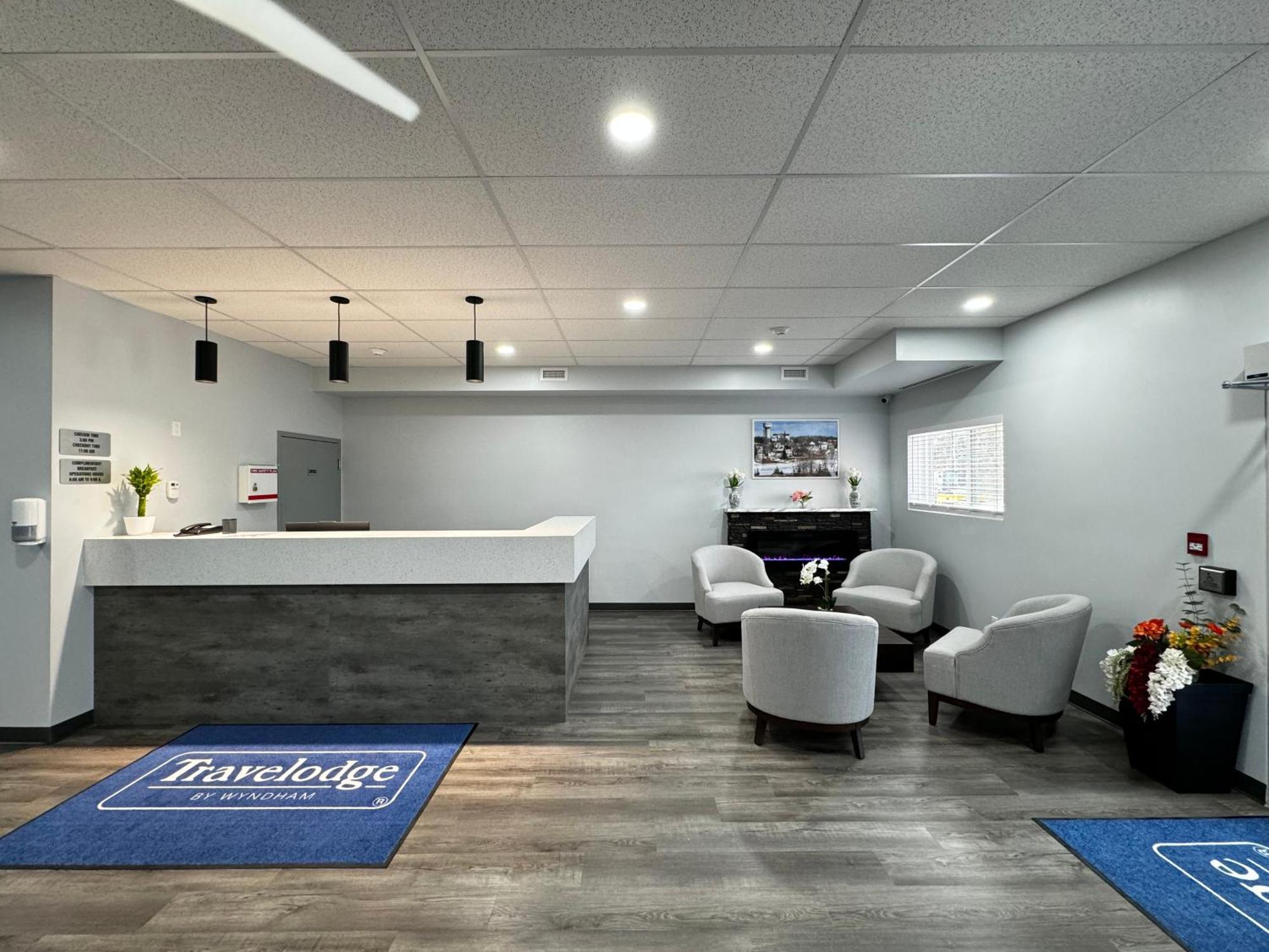 Travelodge By Wyndham Cochrane Eksteriør bilde