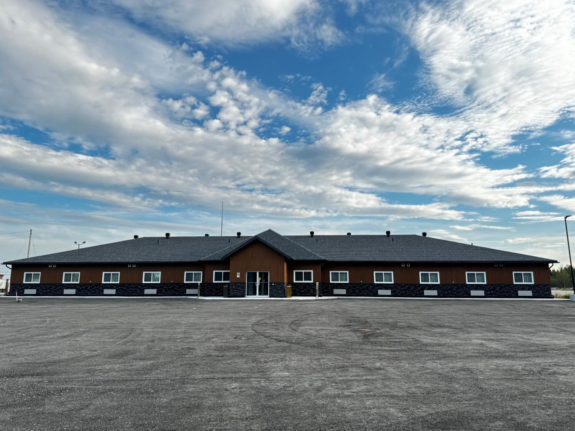Travelodge By Wyndham Cochrane Eksteriør bilde