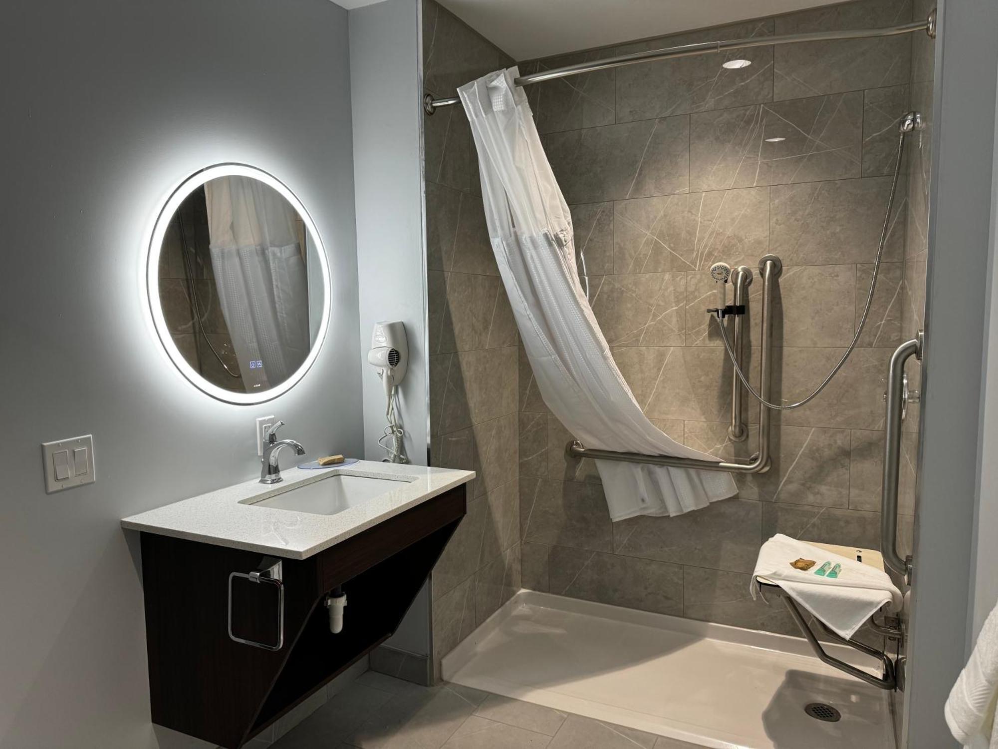 Travelodge By Wyndham Cochrane Eksteriør bilde