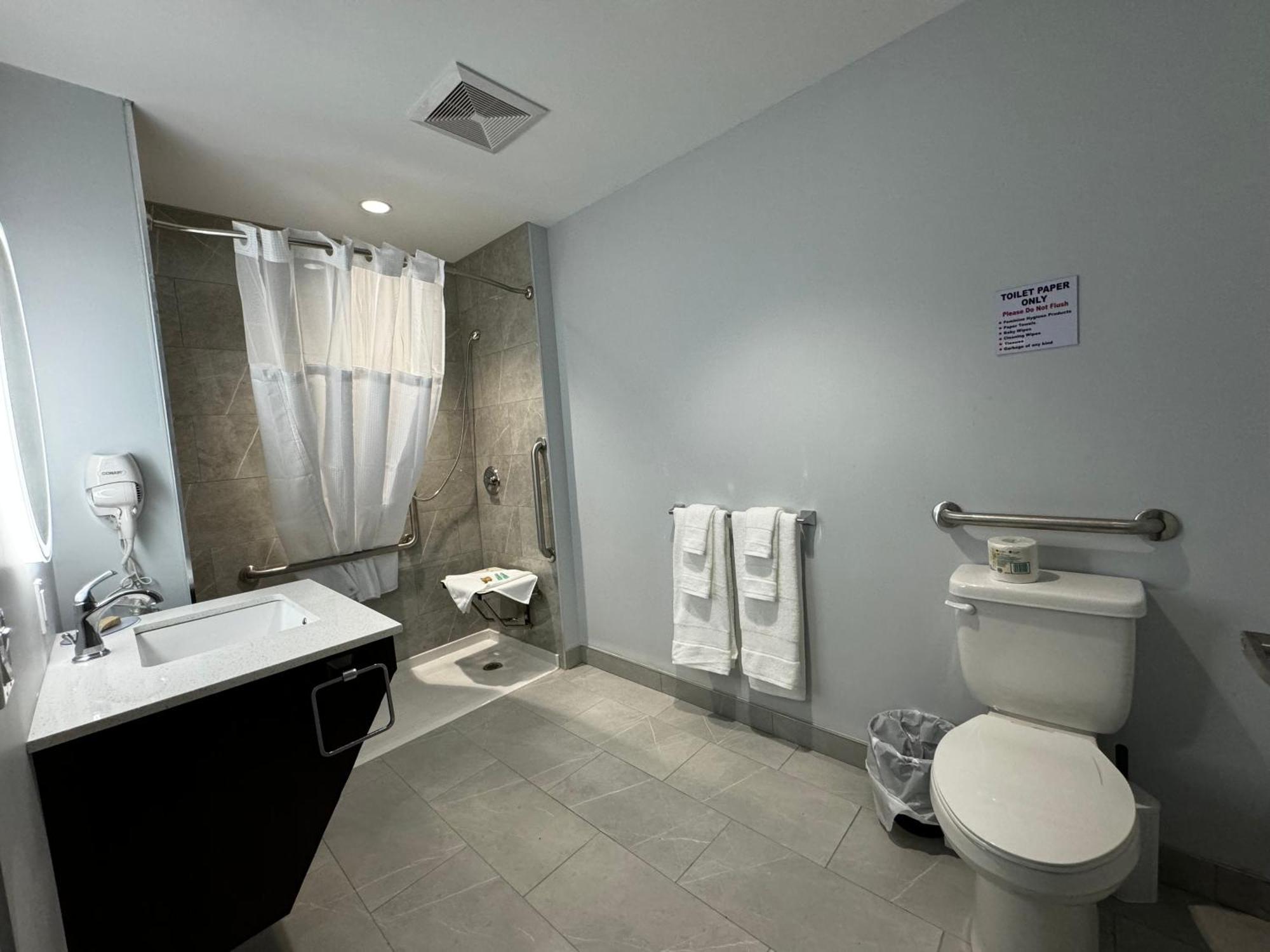 Travelodge By Wyndham Cochrane Eksteriør bilde