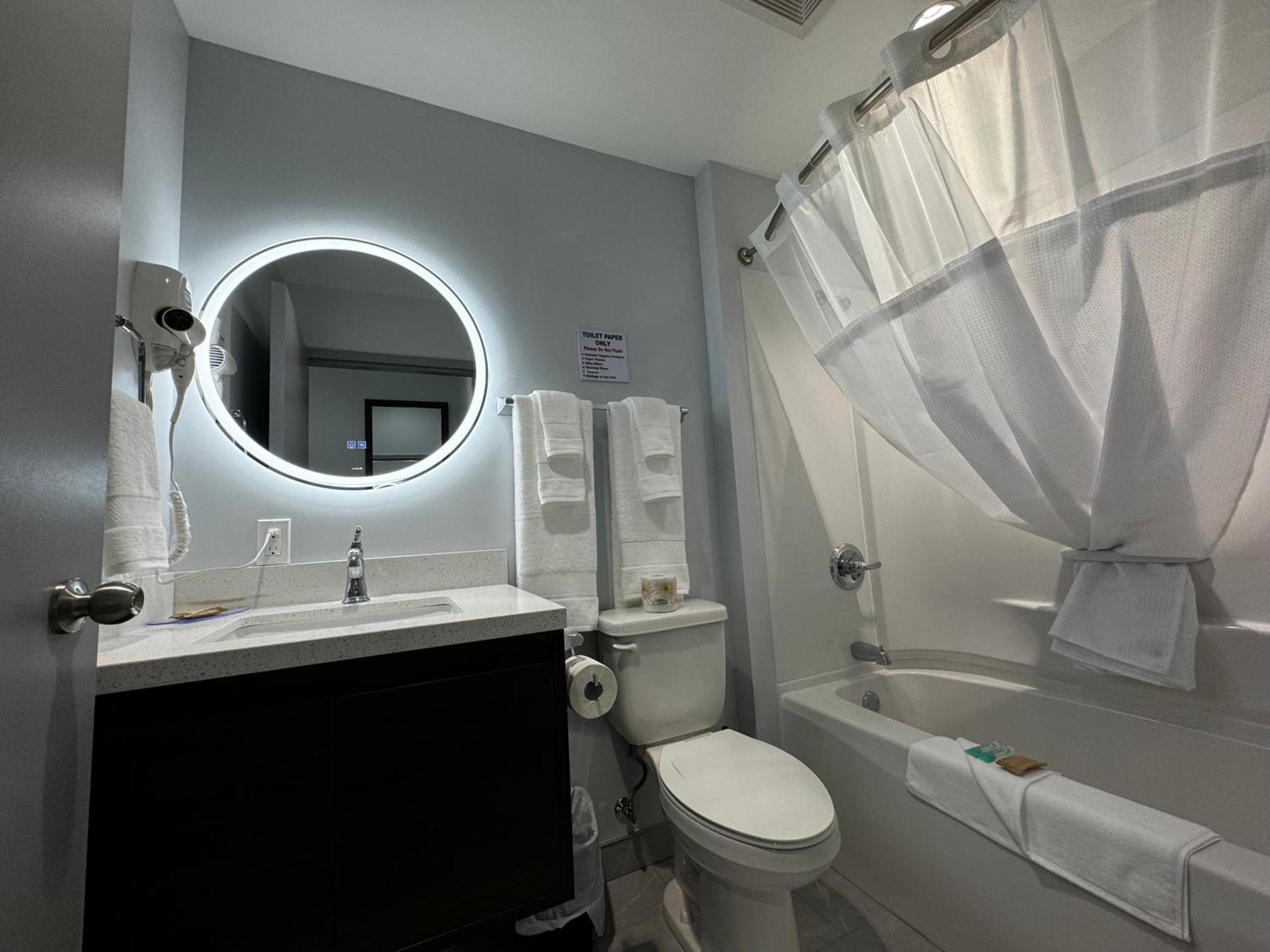 Travelodge By Wyndham Cochrane Eksteriør bilde