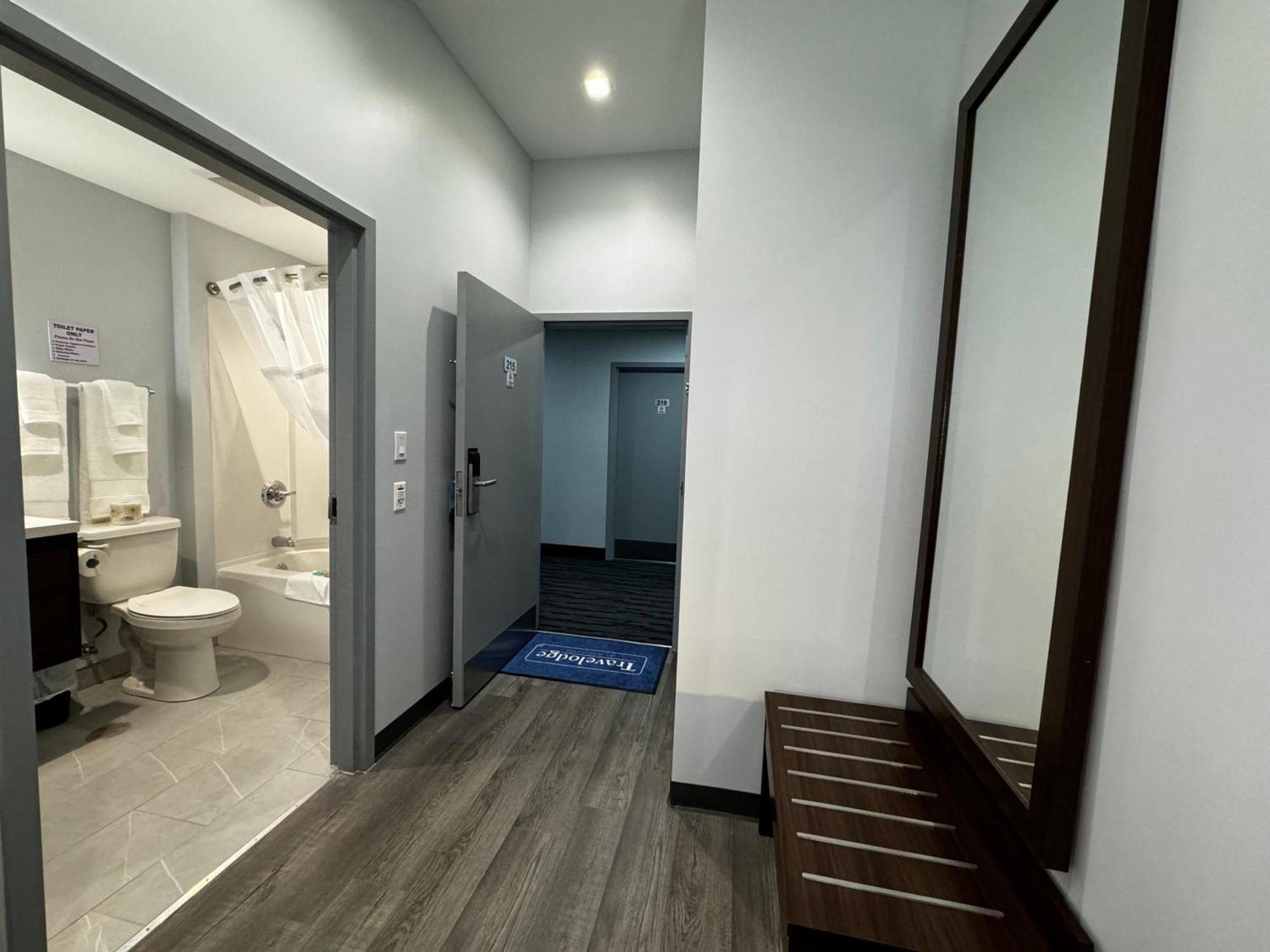 Travelodge By Wyndham Cochrane Eksteriør bilde