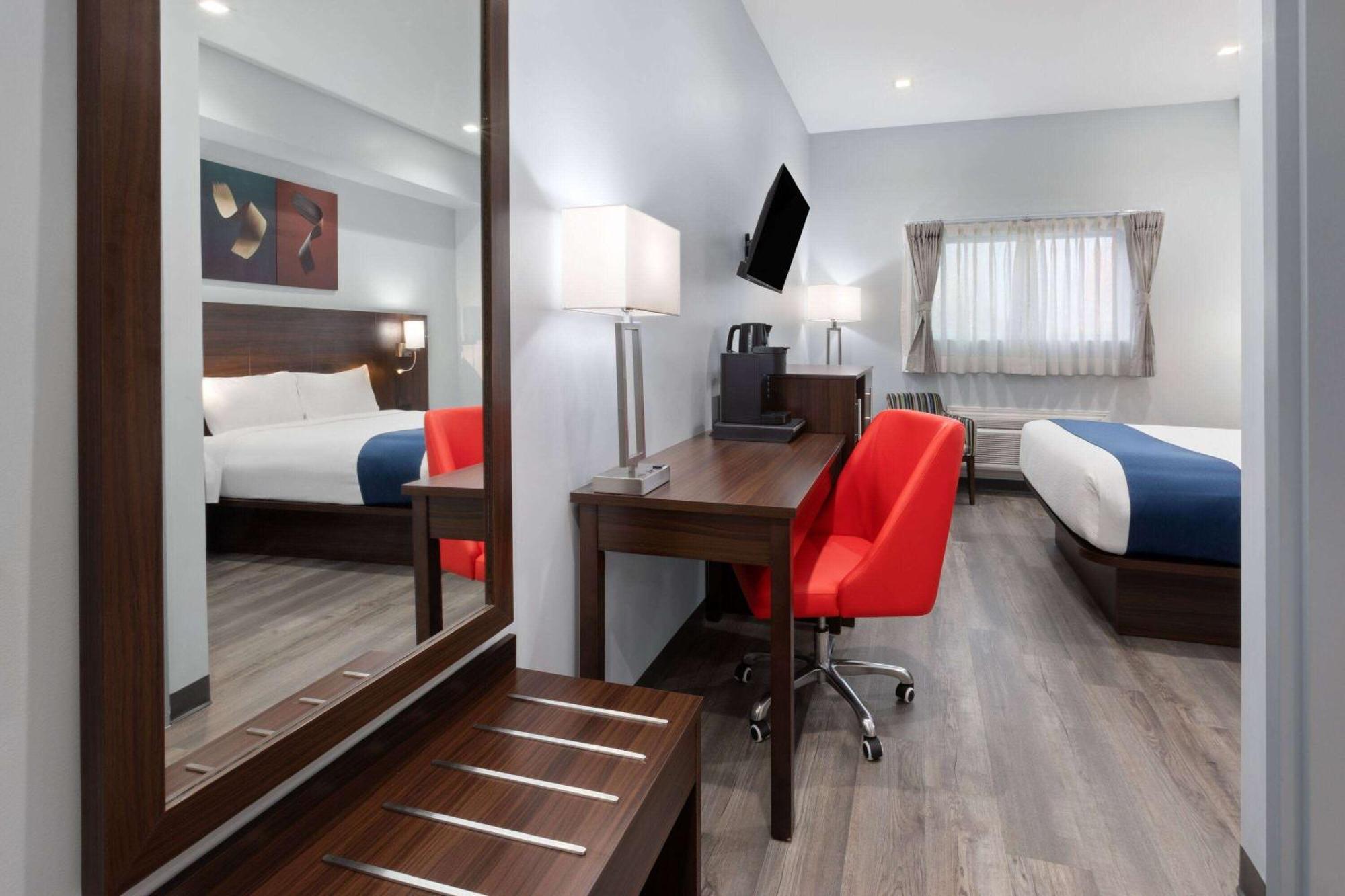 Travelodge By Wyndham Cochrane Eksteriør bilde