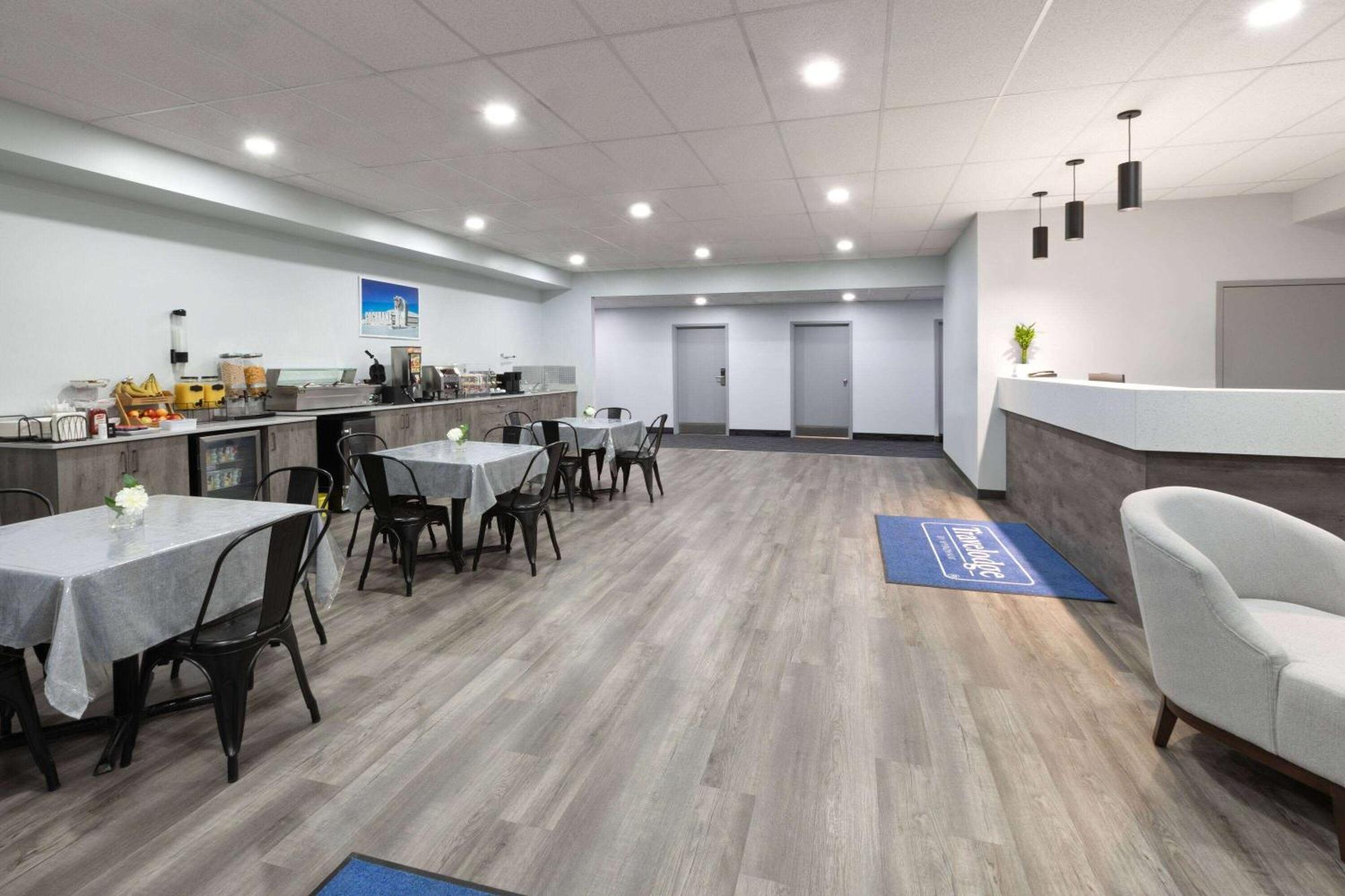 Travelodge By Wyndham Cochrane Eksteriør bilde