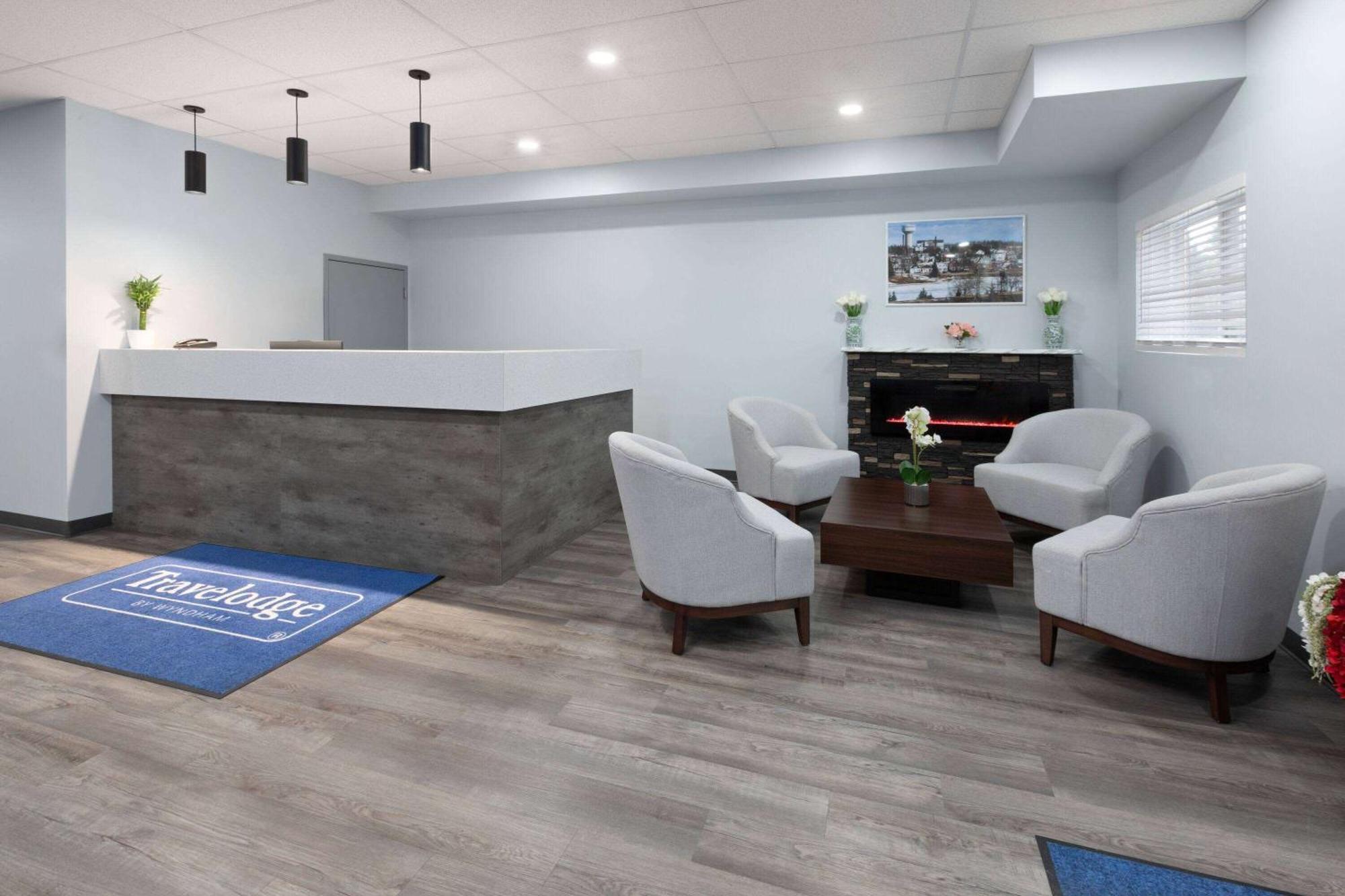 Travelodge By Wyndham Cochrane Eksteriør bilde