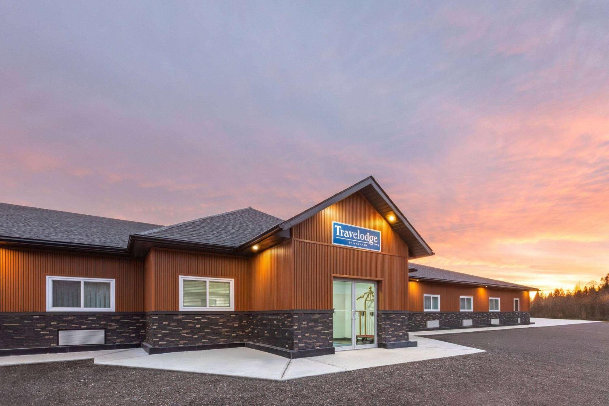 Travelodge By Wyndham Cochrane Eksteriør bilde