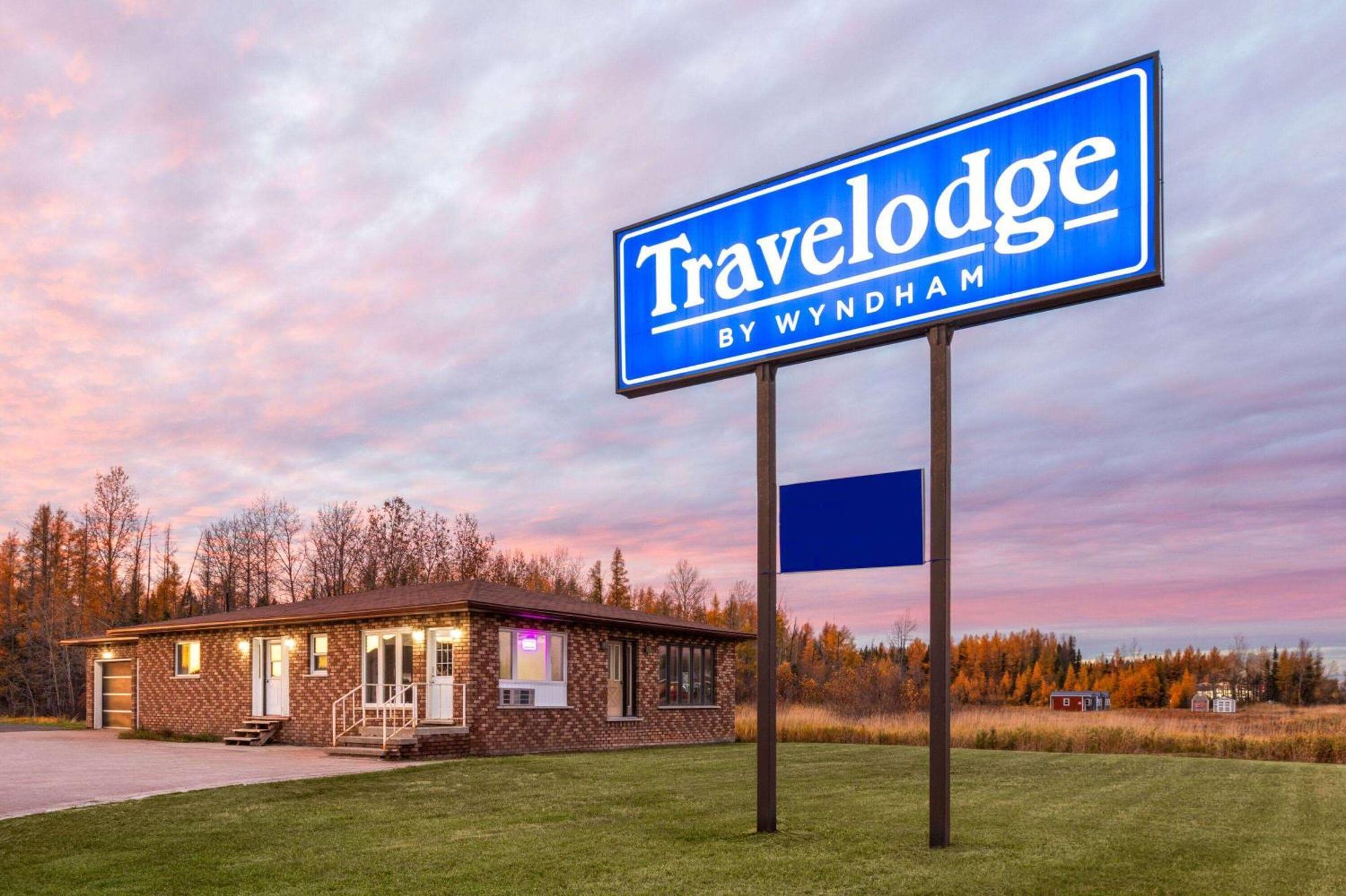 Travelodge By Wyndham Cochrane Eksteriør bilde