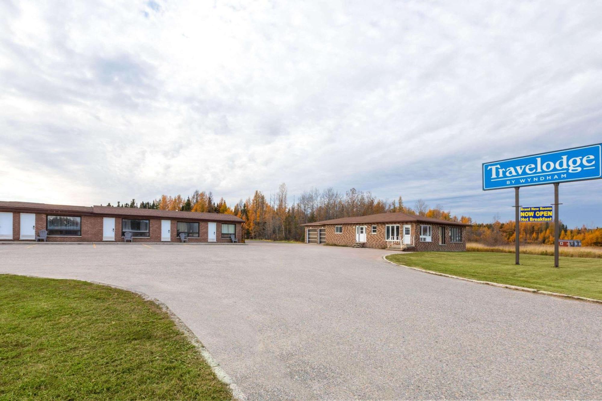 Travelodge By Wyndham Cochrane Eksteriør bilde